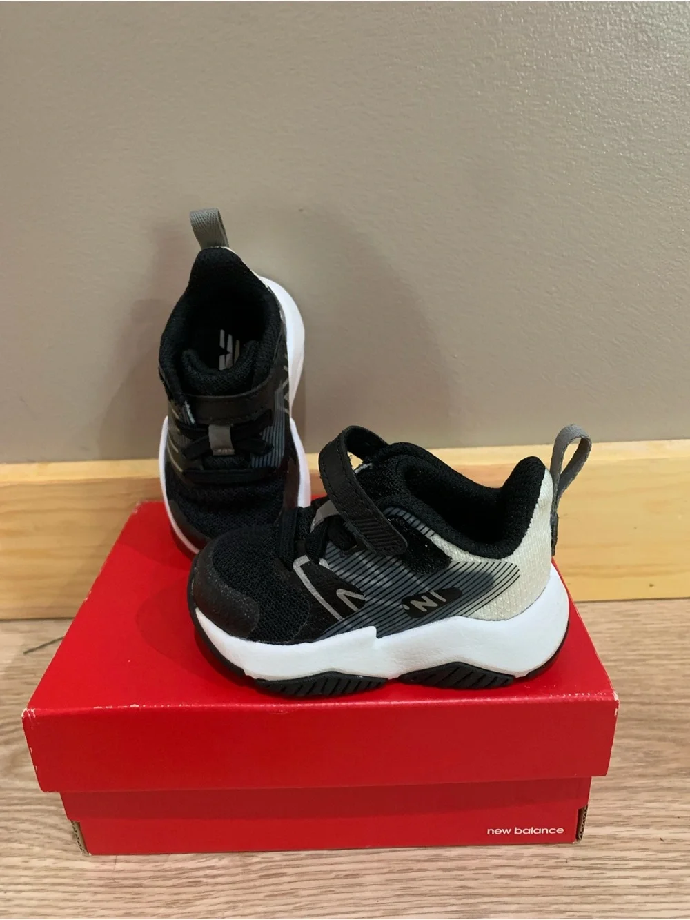 LIKE NEW New Balance baby Black and White Velcro Athletic Sneakers